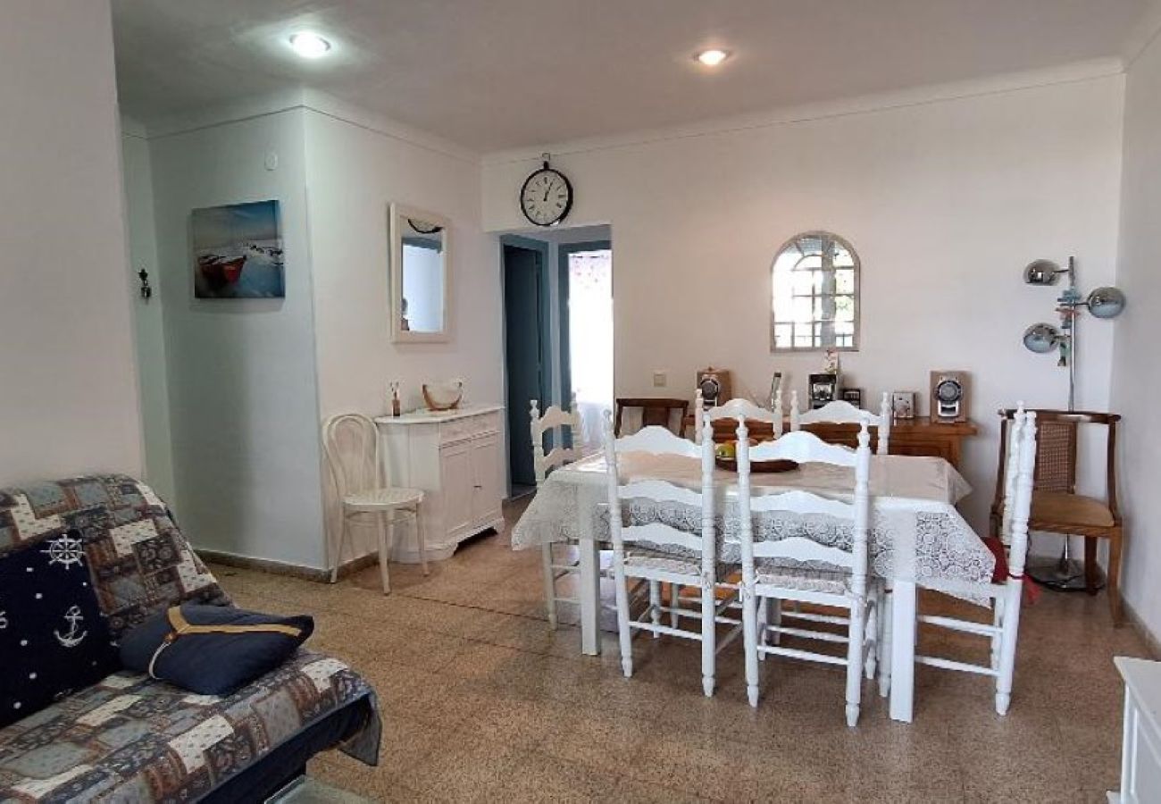 Apartamento en Escala - ROMANÍ